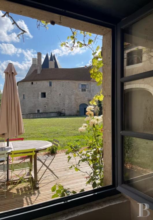 En Bourgogne, dans la Nièvre, un château d’origine médiévale dressé sur un promontoire au-dessus de l’Allier - photo  n°33